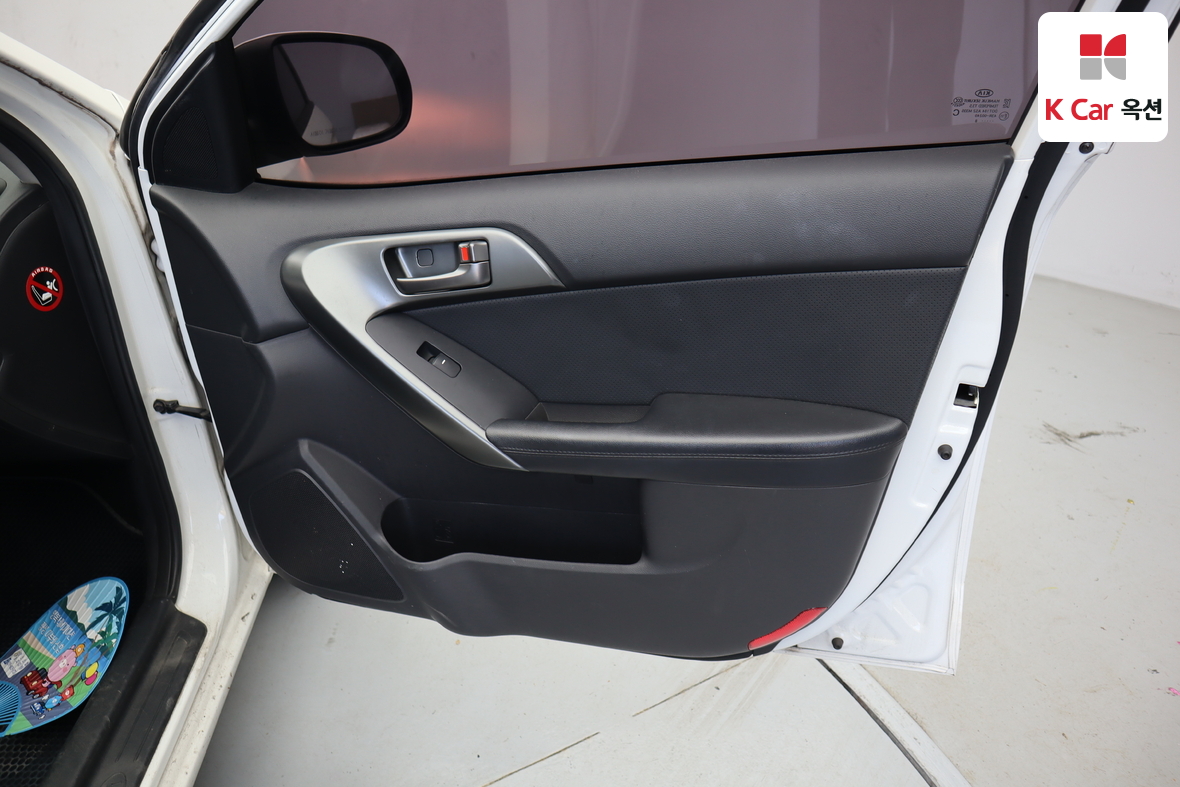 كيا فورتي 2011 - صورة 28