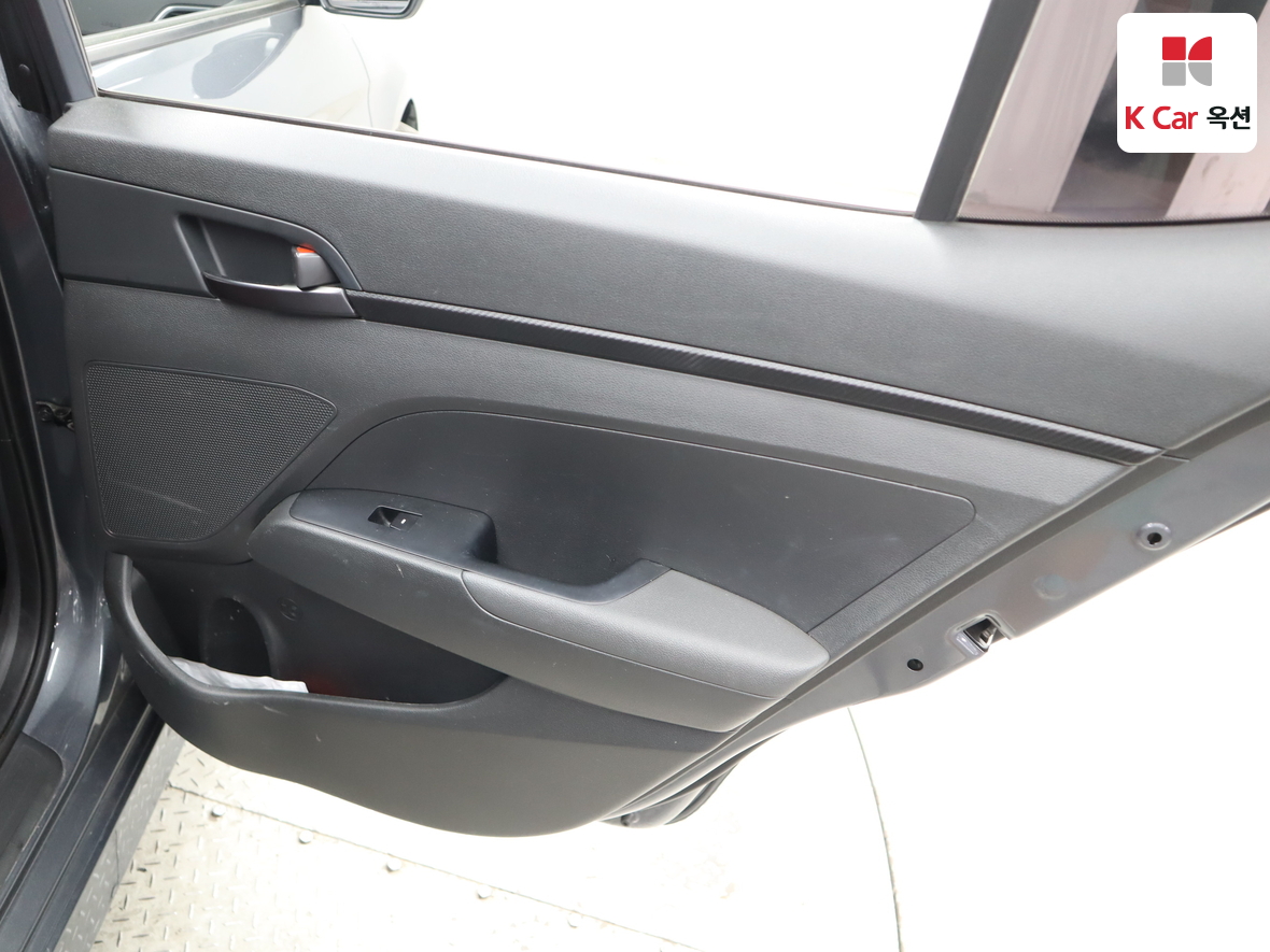 هيونداي إلانترا 2017 - صورة 25