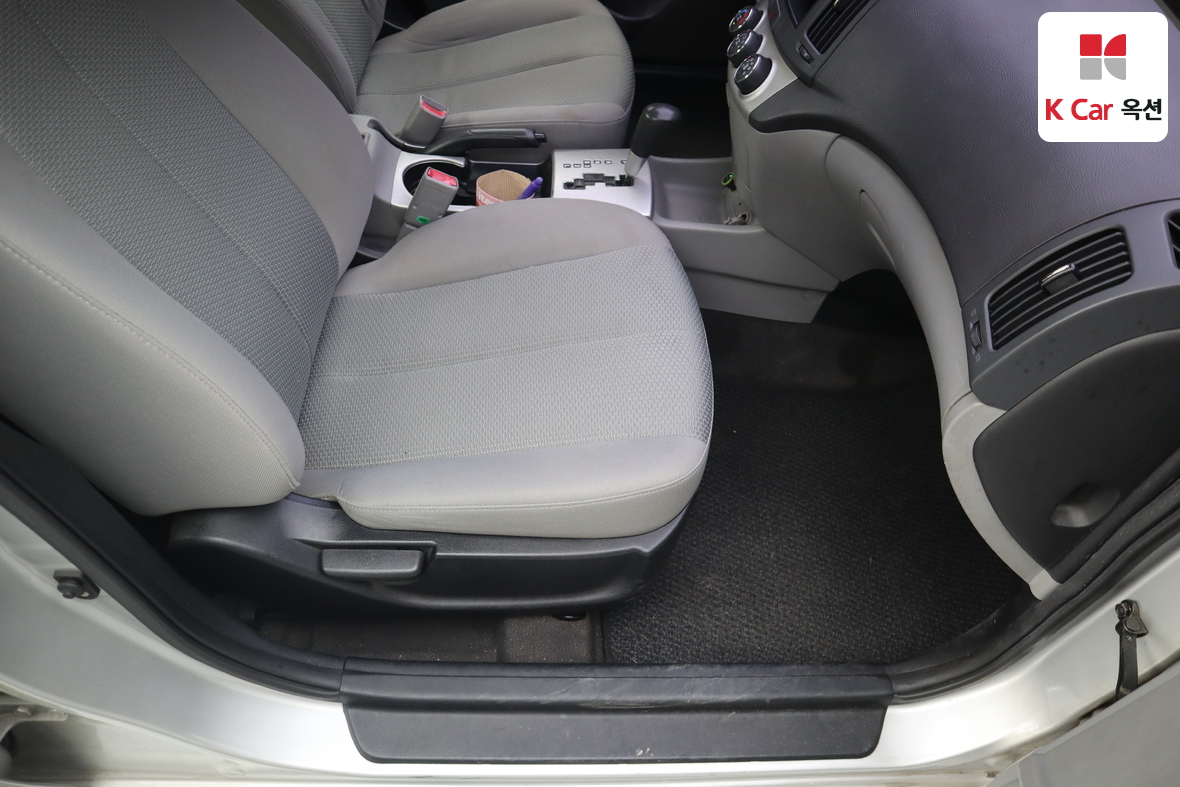 Hyundai Elantra 2009 - Image 28