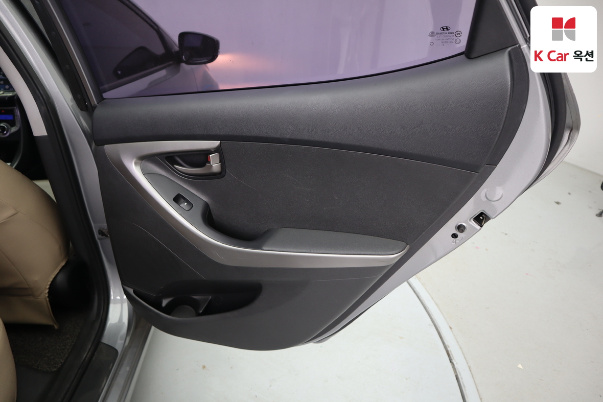 هيونداي إلانترا 2012 - صورة 24