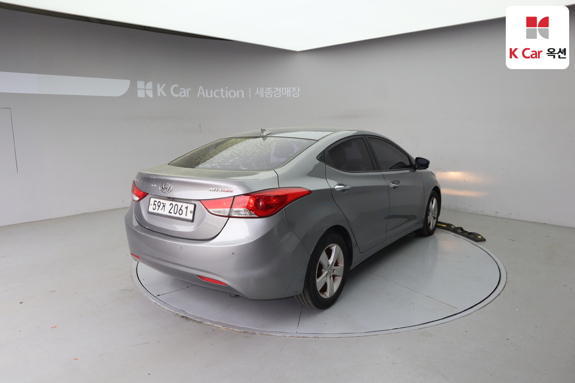 هيونداي إلانترا 2012 - صورة 2