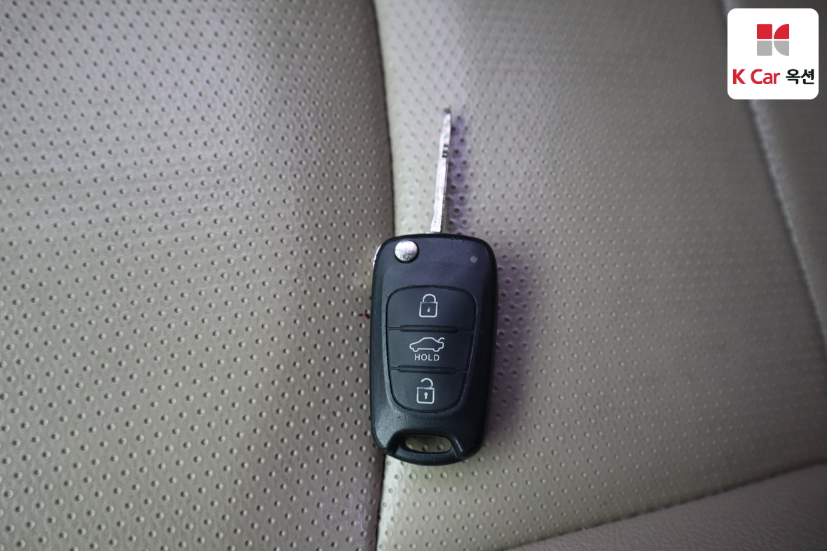 هيونداي إلانترا 2012 - صورة 16