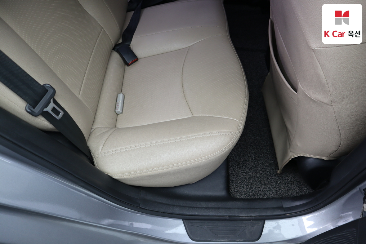 هيونداي إلانترا 2012 - صورة 25