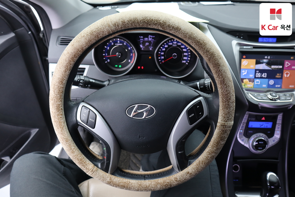 هيونداي إلانترا 2012 - صورة 10