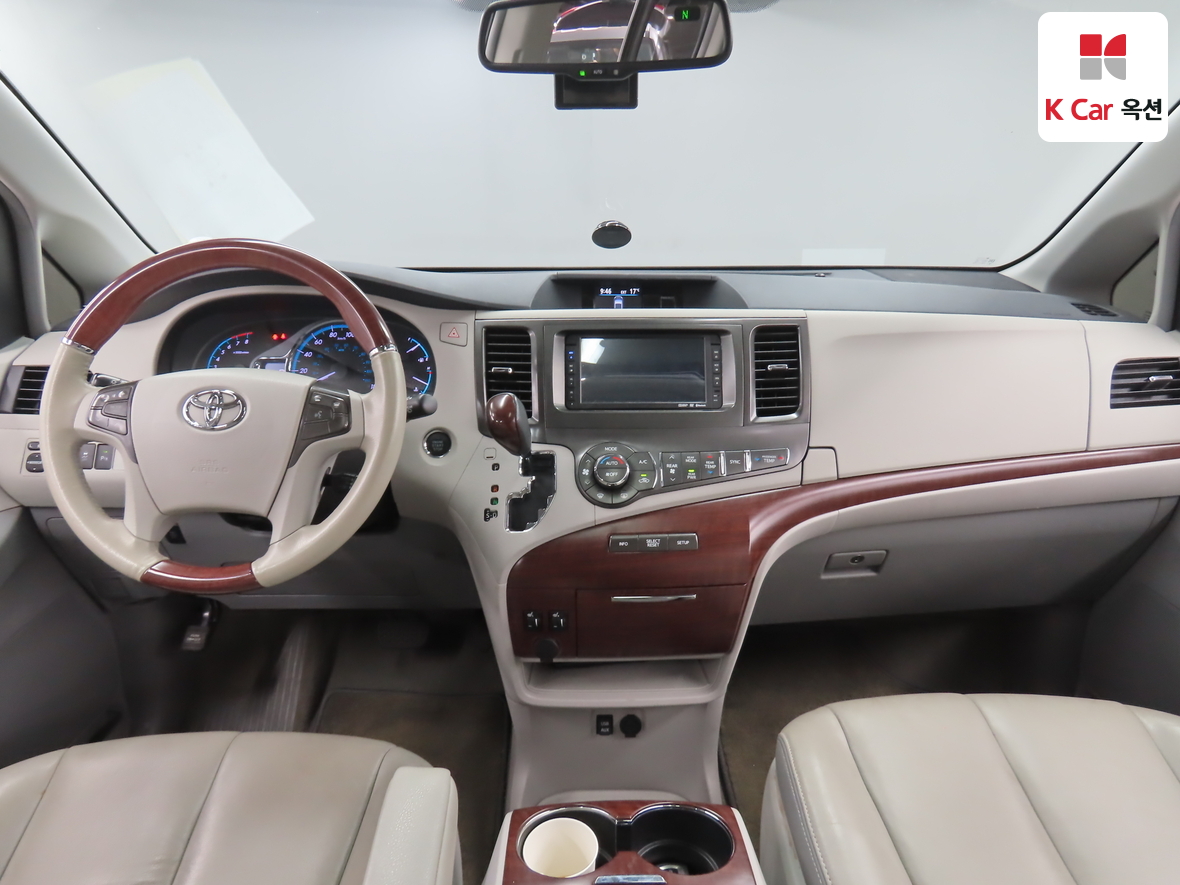 Toyota Sienna - 3