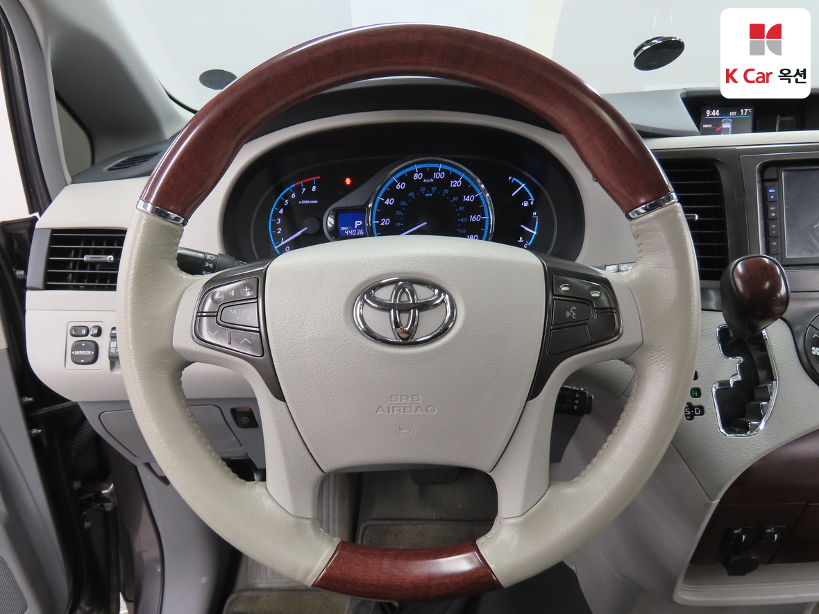 Toyota Sienna - 10