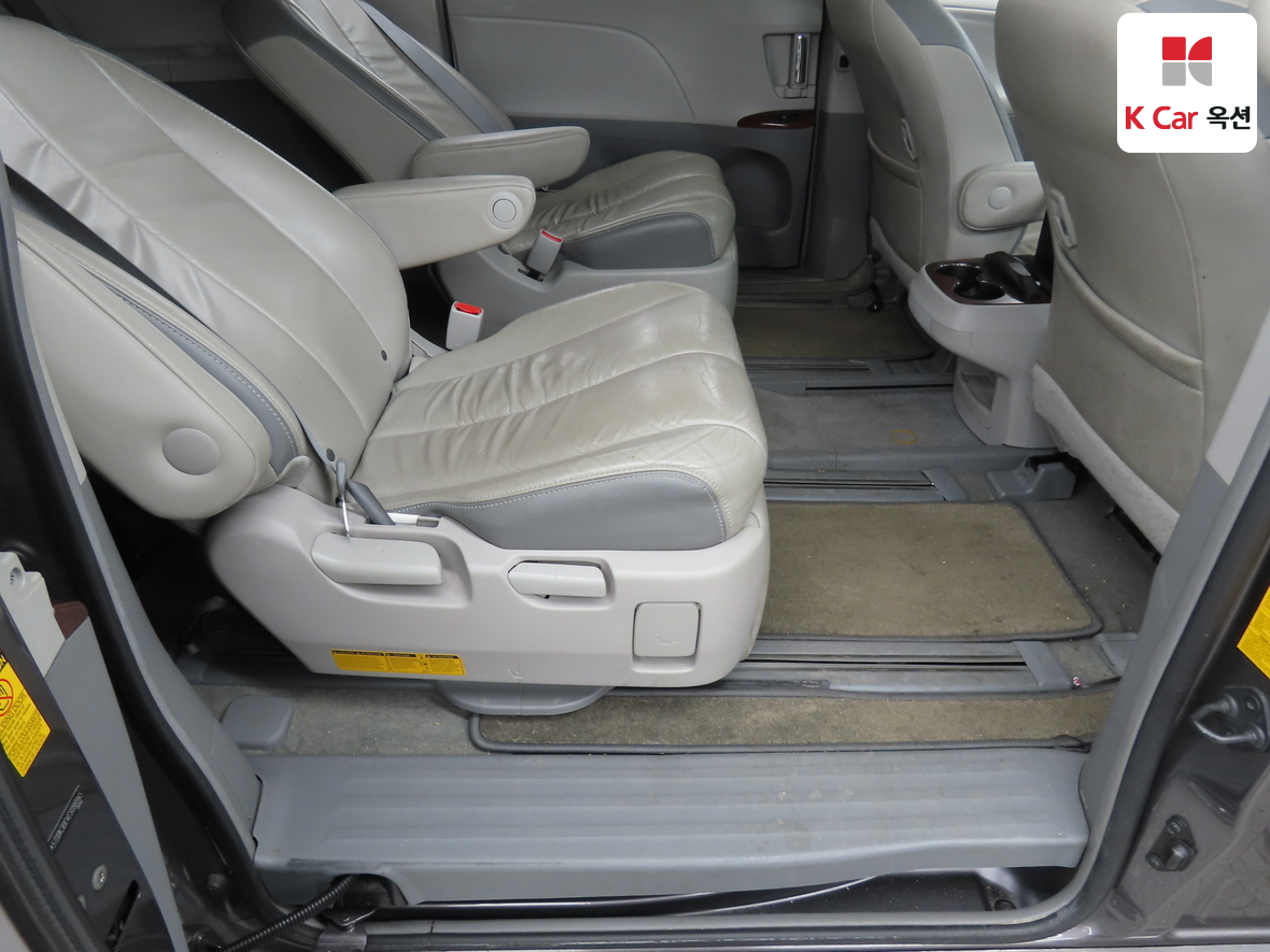 Toyota Sienna - 30