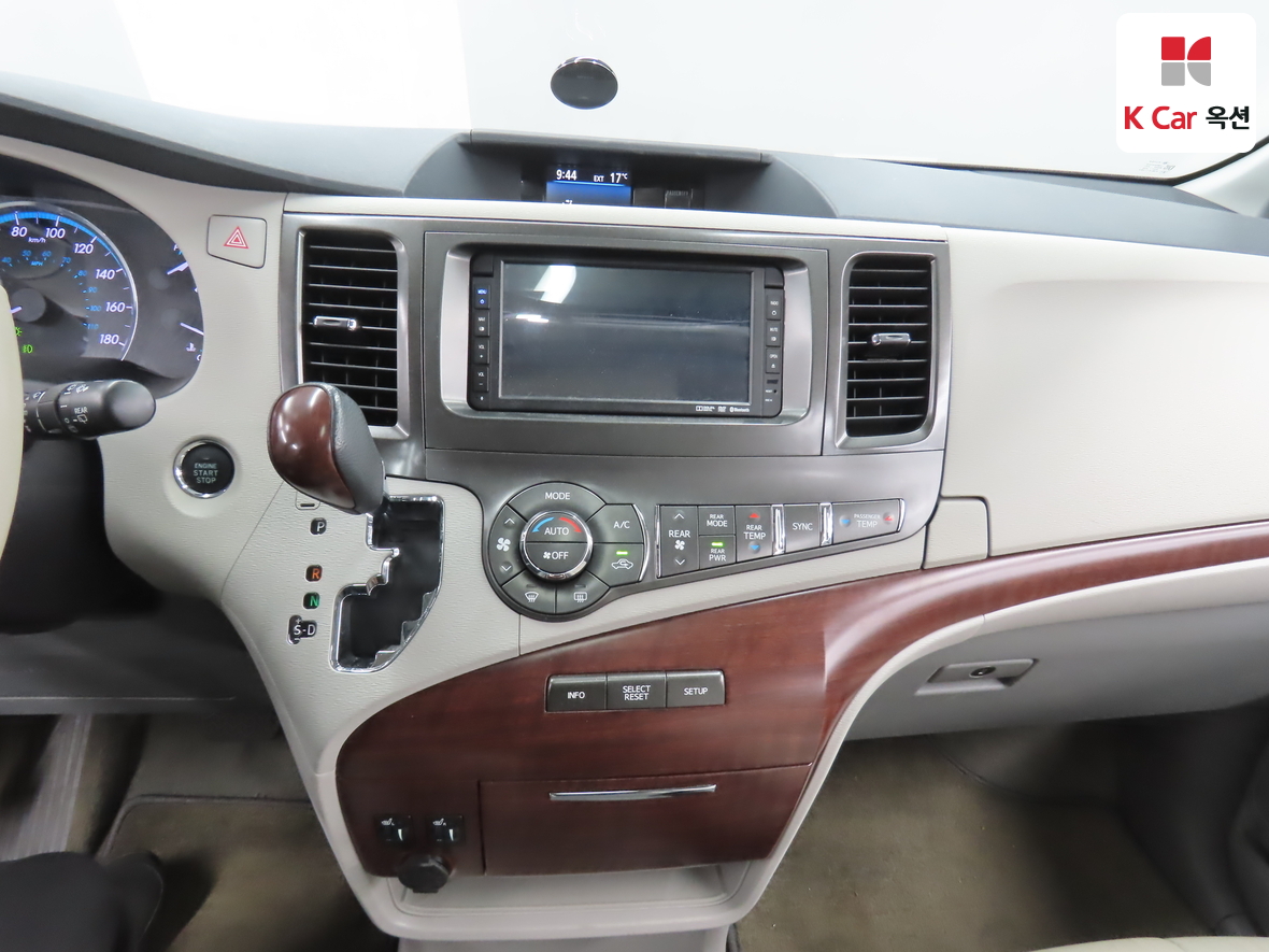 Toyota Sienna - 6