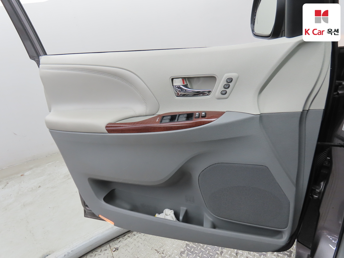 Toyota Sienna - 8