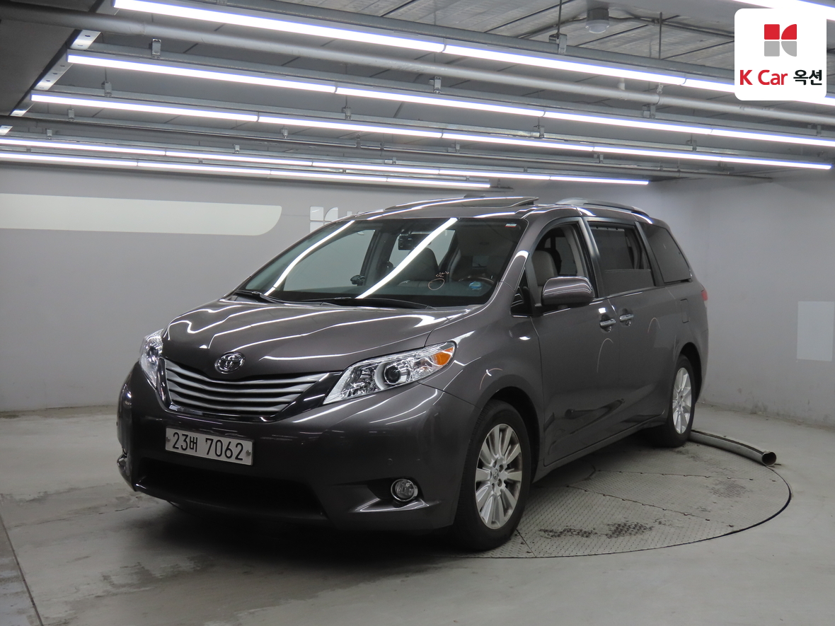Toyota Sienna - 1