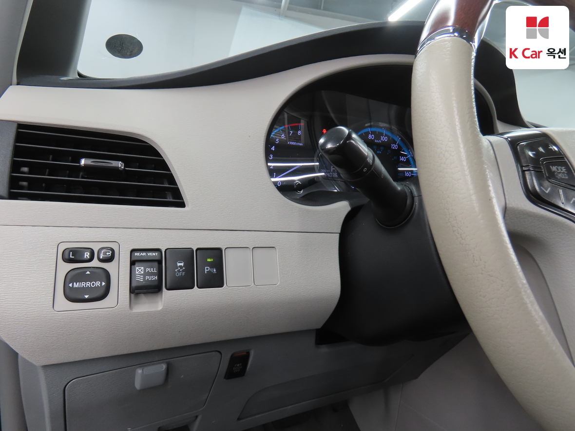 Toyota Sienna - 9