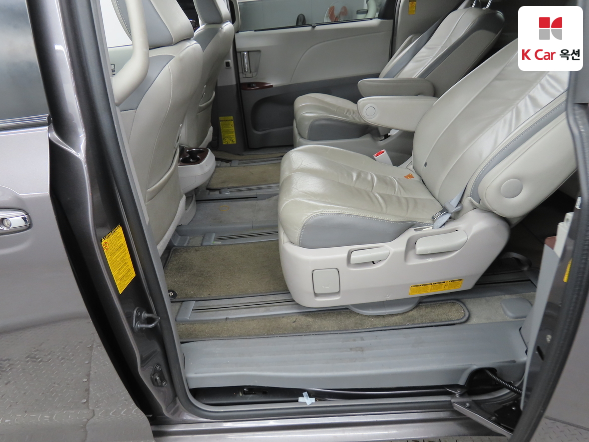 Toyota Sienna - 25