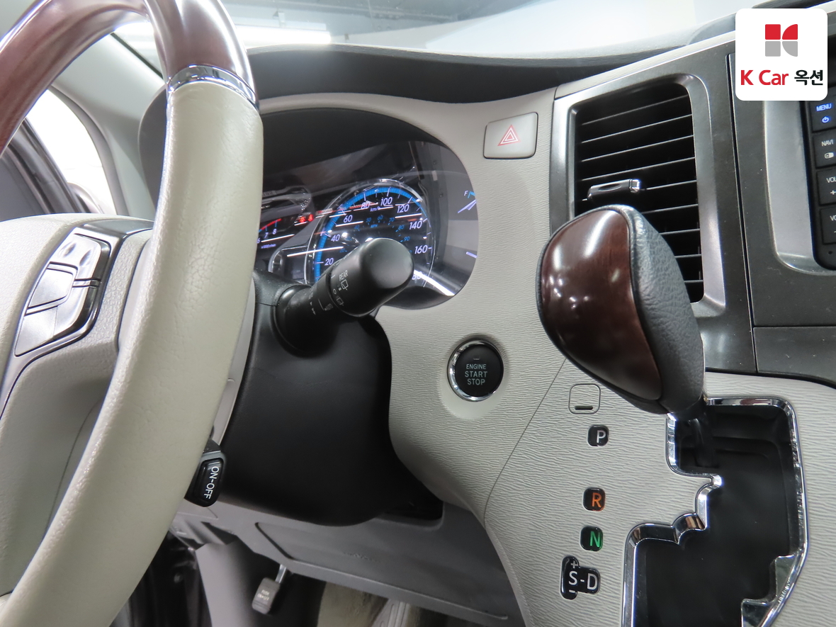 Toyota Sienna - 11