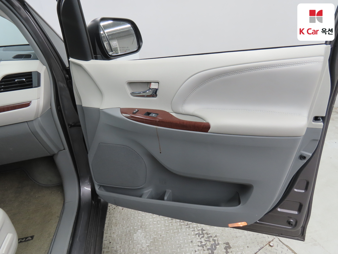 Toyota Sienna - 31