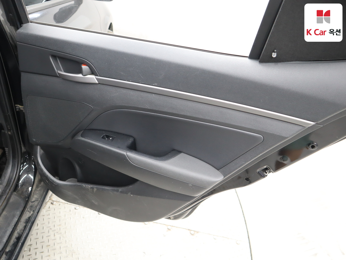 Hyundai Elantra 2017 - Image 25