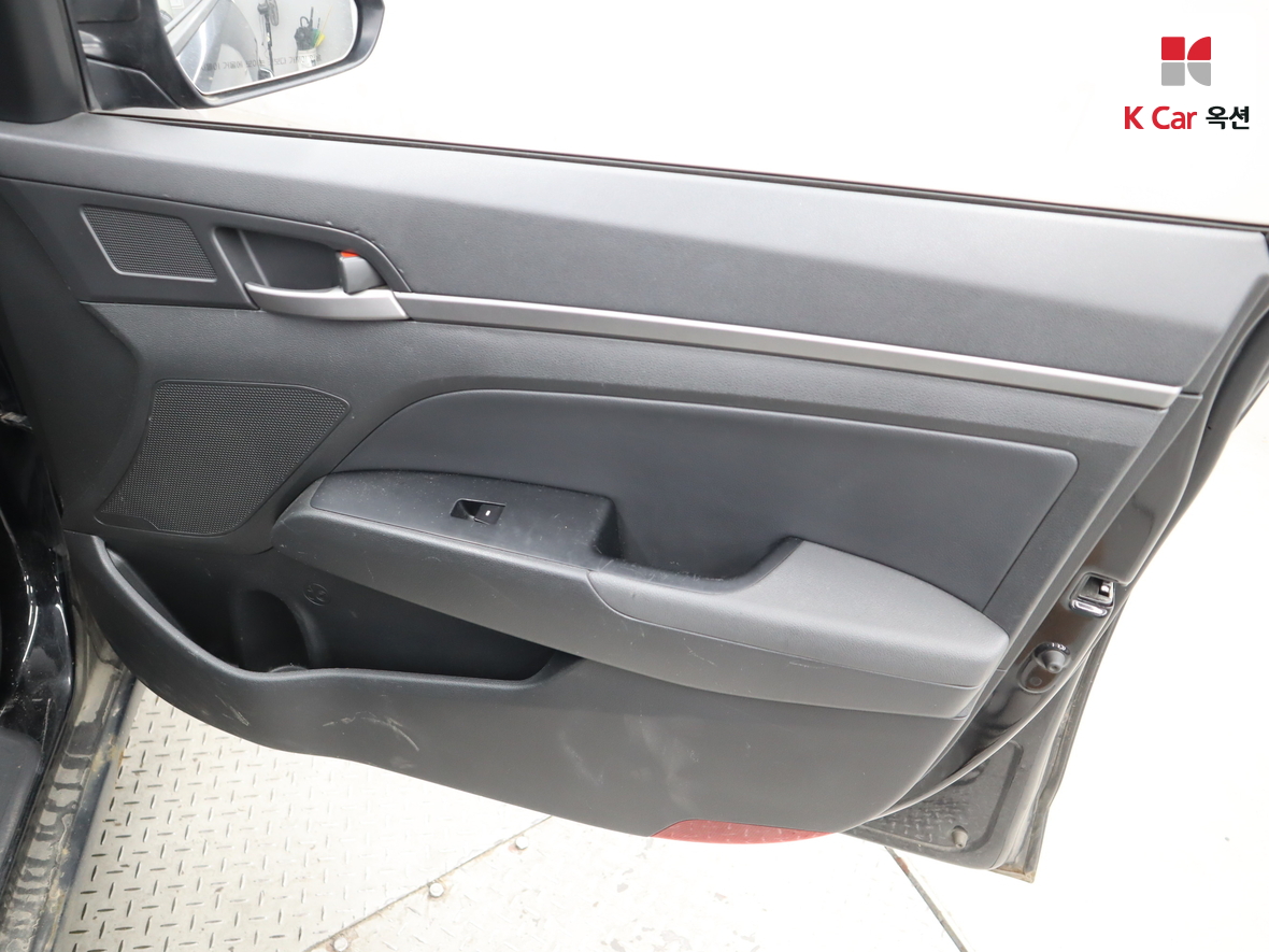 Hyundai Elantra 2017 - Image 27