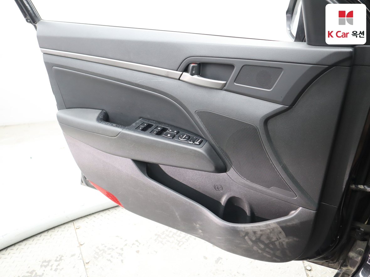 Hyundai Elantra 2017 - Image 8