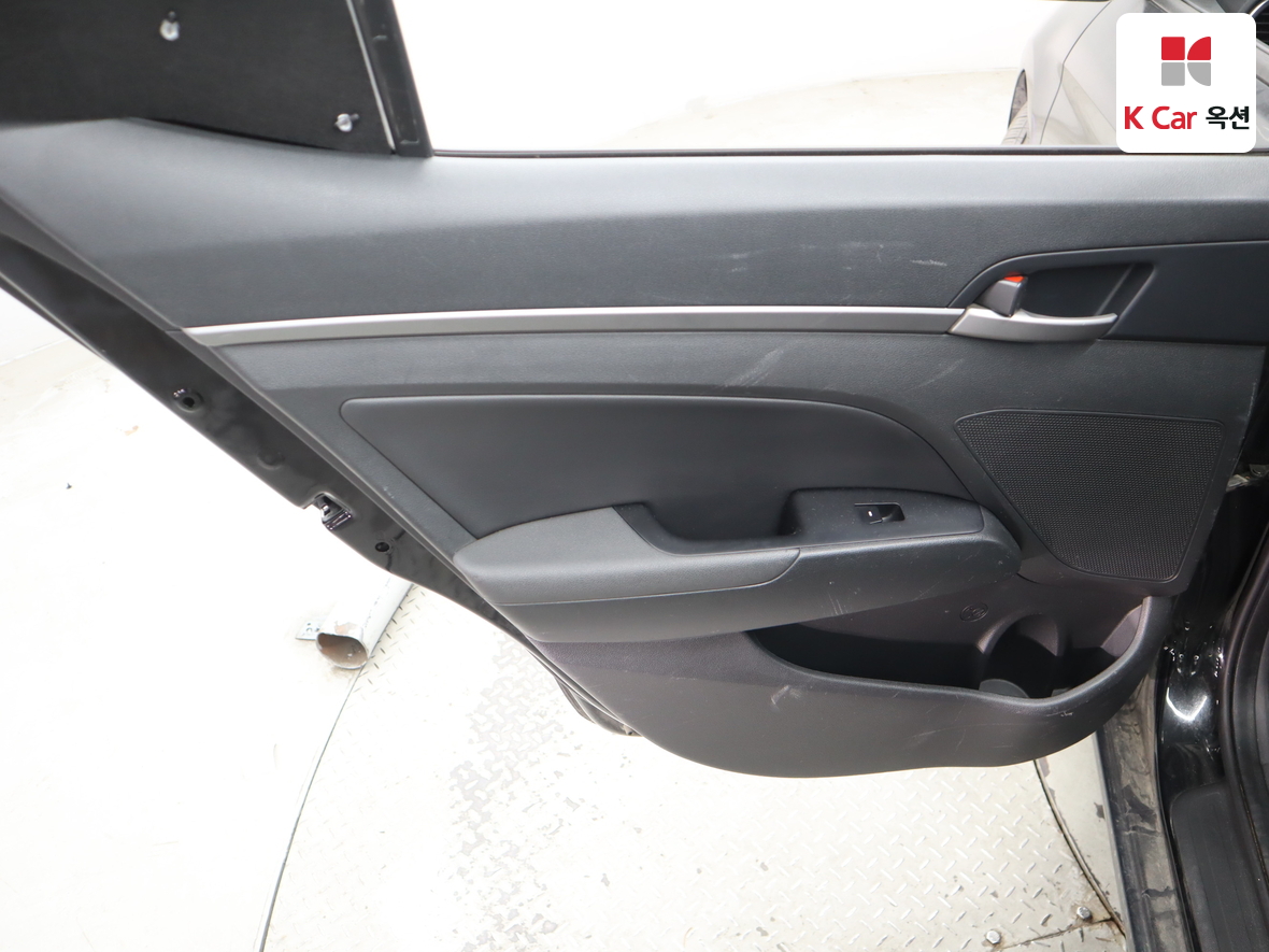 Hyundai Elantra 2017 - Image 21