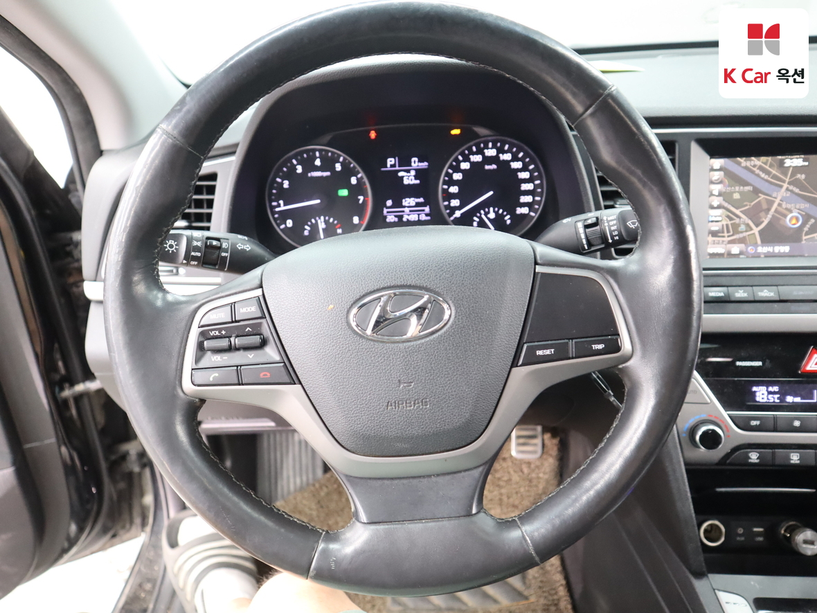 Hyundai Elantra 2017 - Image 10