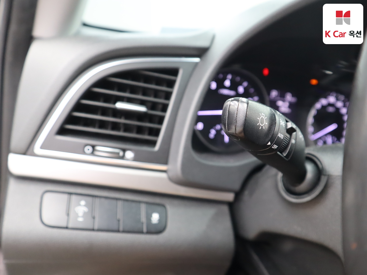 Hyundai Elantra 2017 - Image 9