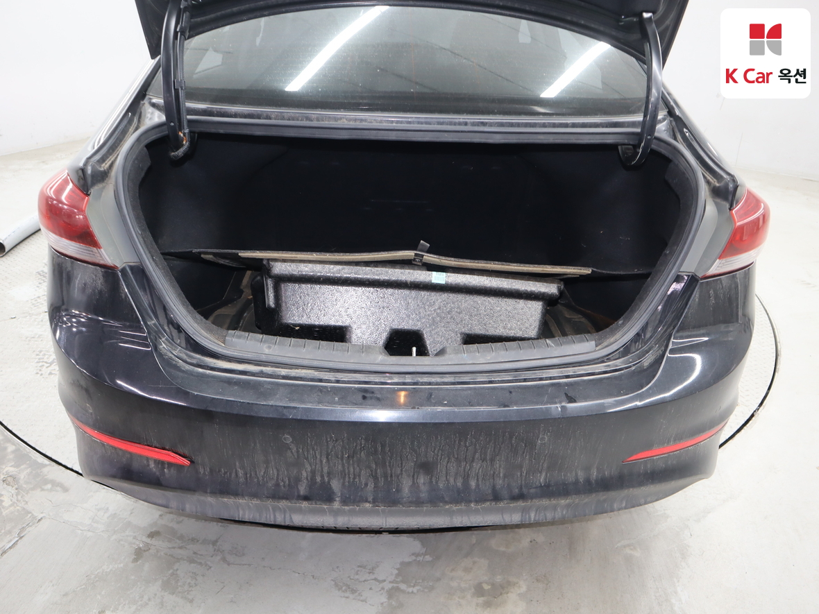 Hyundai Elantra 2017 - Image 24