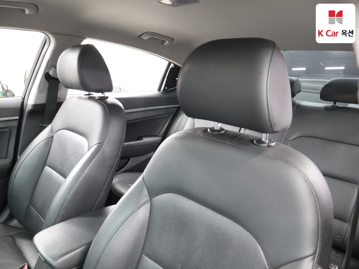 Hyundai Elantra 2017 - Image 18