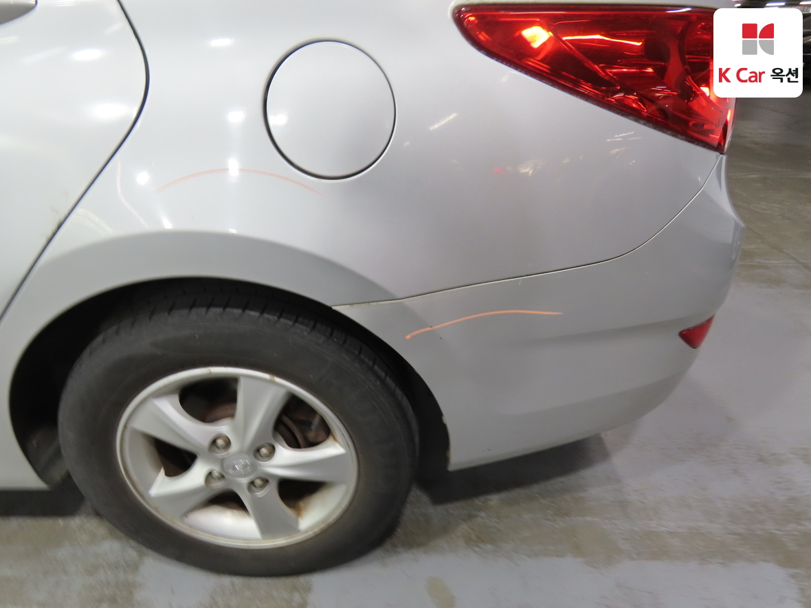 هيونداي أكسنت 2012 - صورة 36