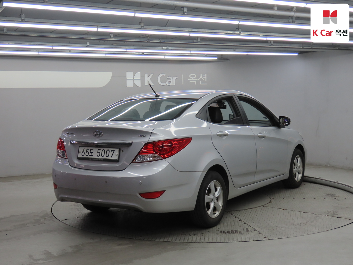 هيونداي أكسنت 2012 - صورة 2