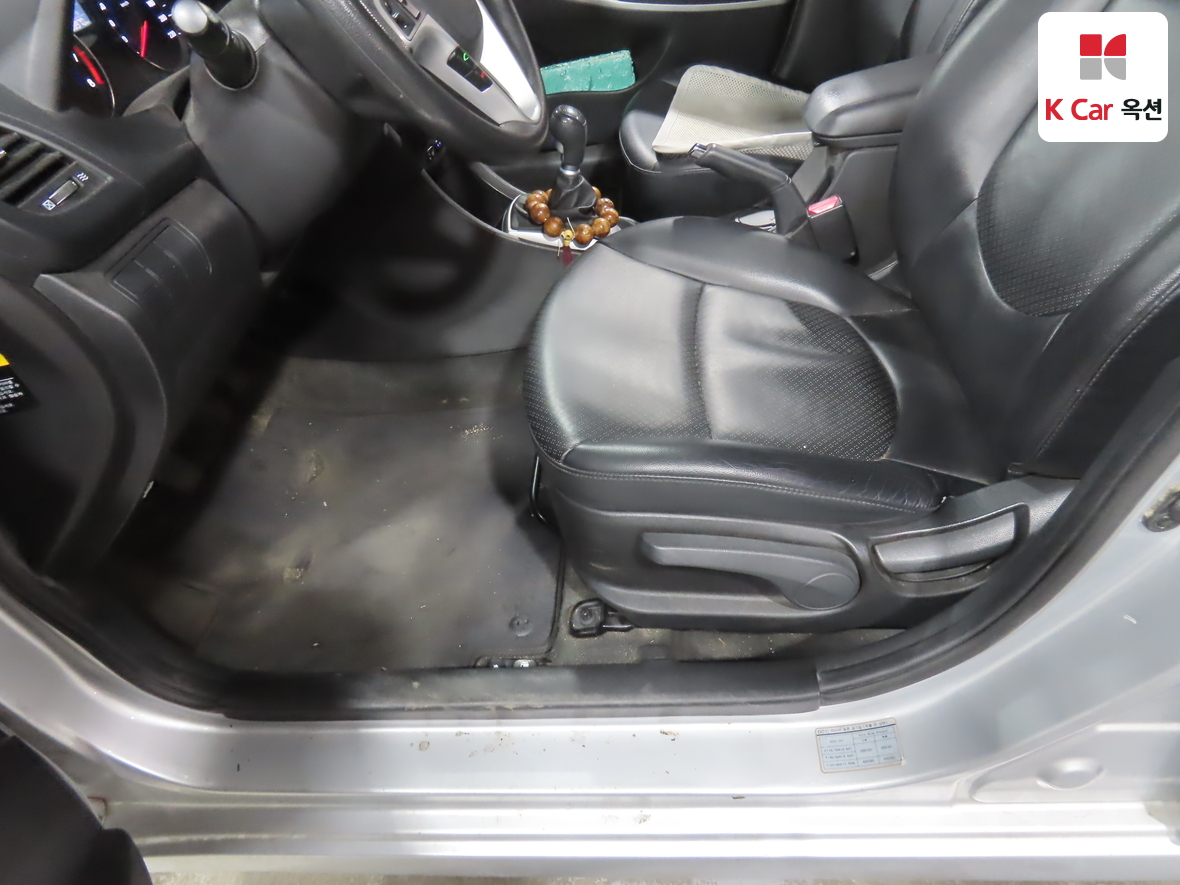 هيونداي أكسنت 2012 - صورة 17