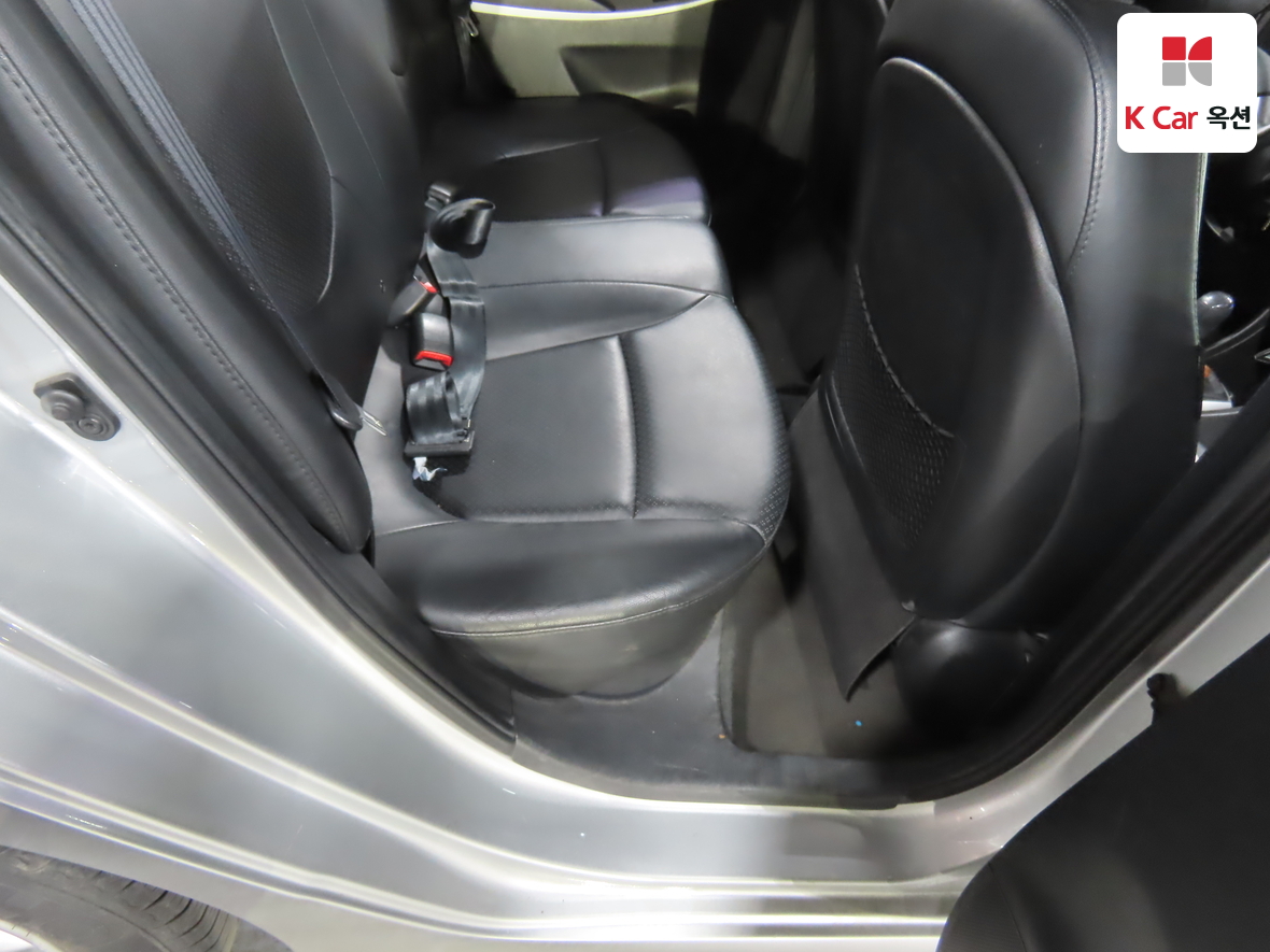 هيونداي أكسنت 2012 - صورة 26