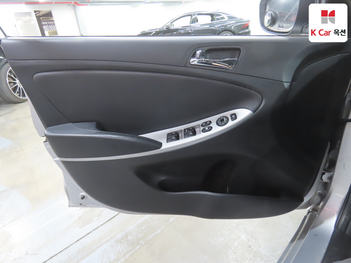 هيونداي أكسنت 2012 - صورة 8