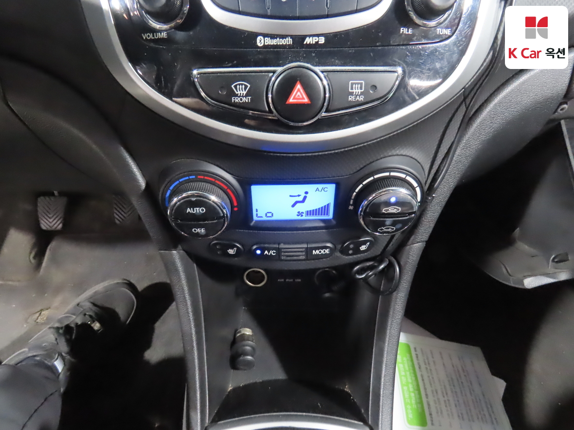 هيونداي أكسنت 2012 - صورة 15