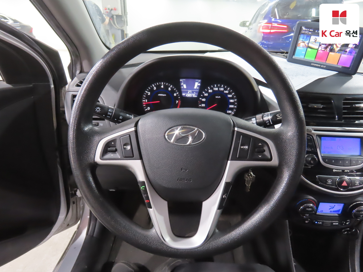 هيونداي أكسنت 2012 - صورة 10