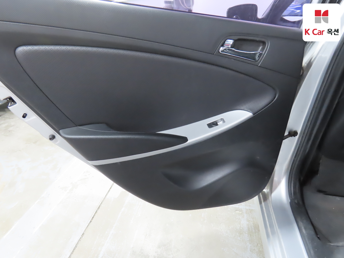 هيونداي أكسنت 2012 - صورة 21