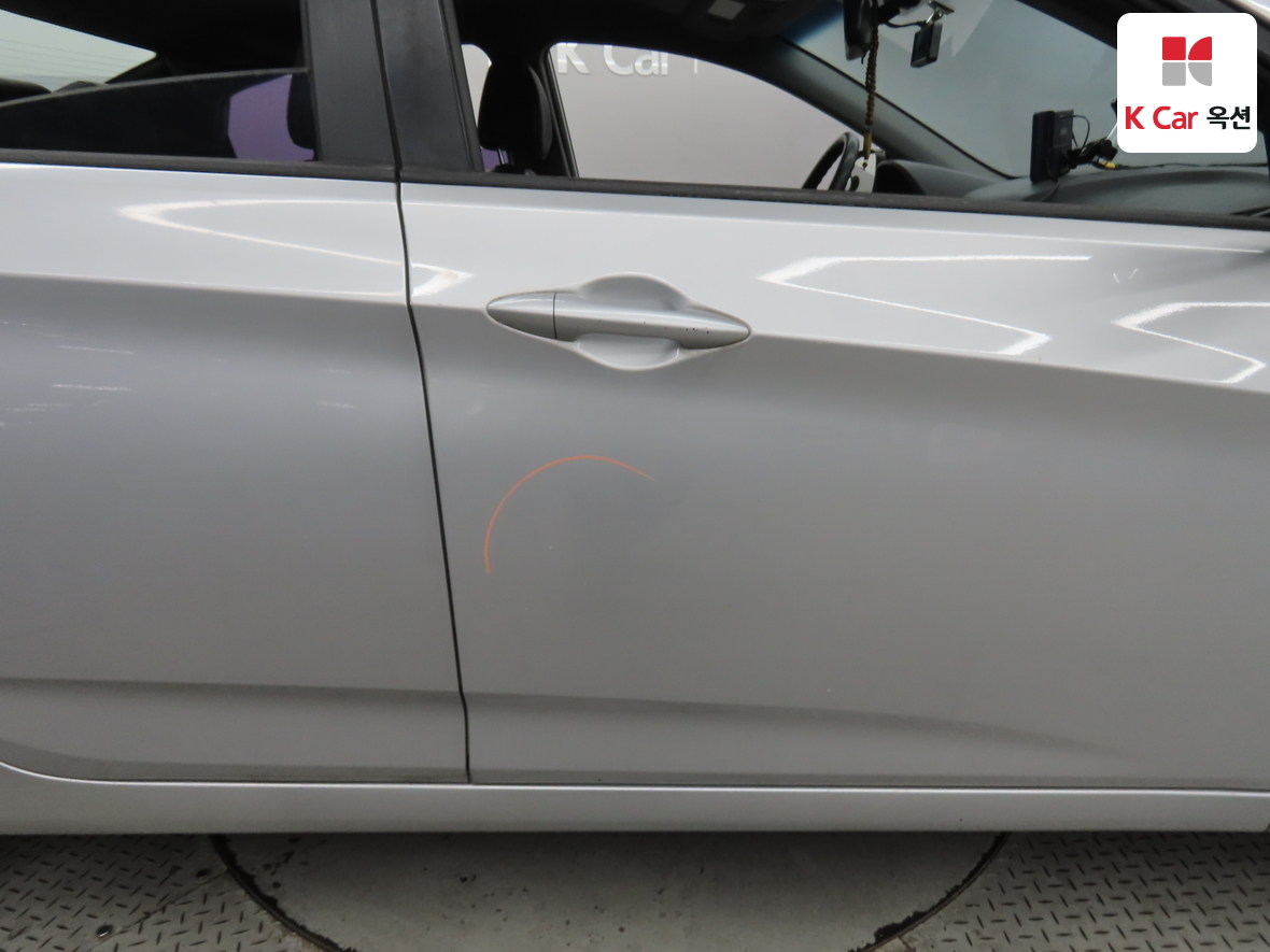 هيونداي أكسنت 2012 - صورة 38