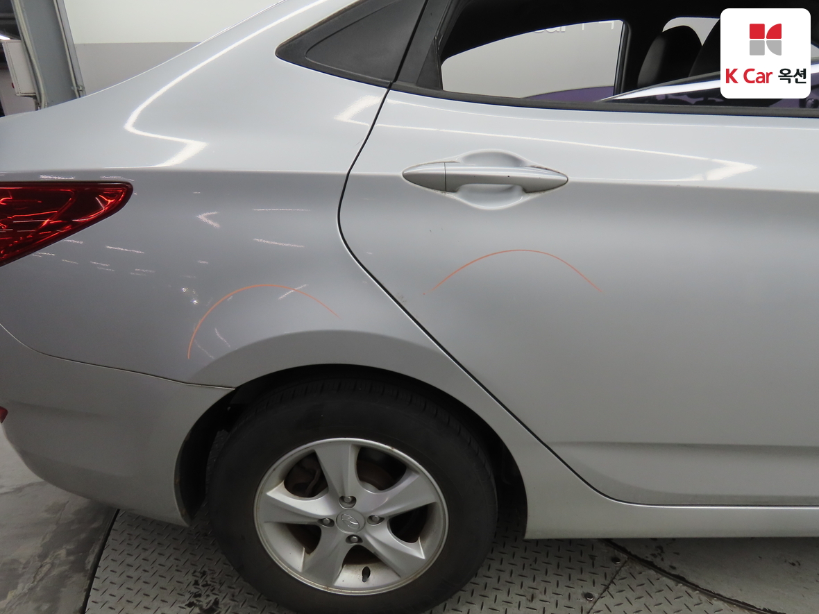 هيونداي أكسنت 2012 - صورة 37