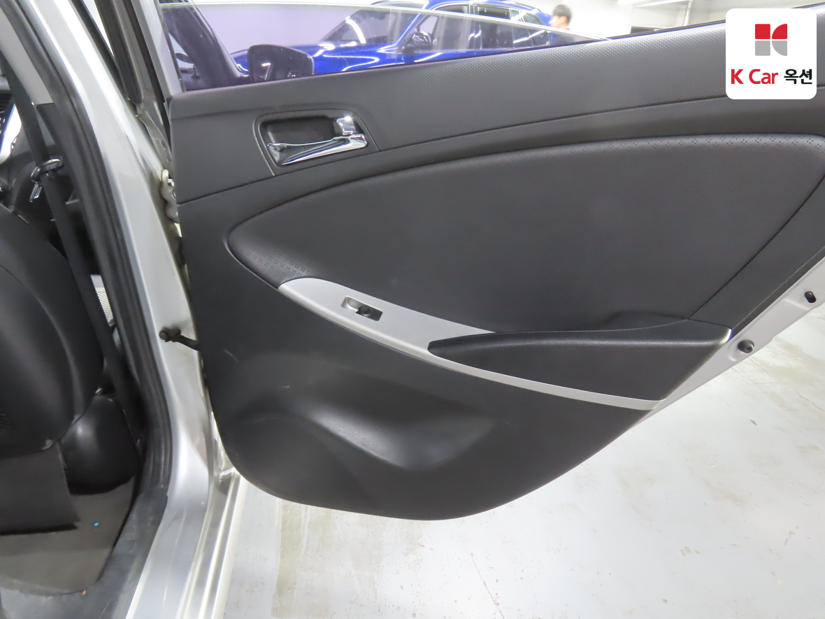 هيونداي أكسنت 2012 - صورة 25