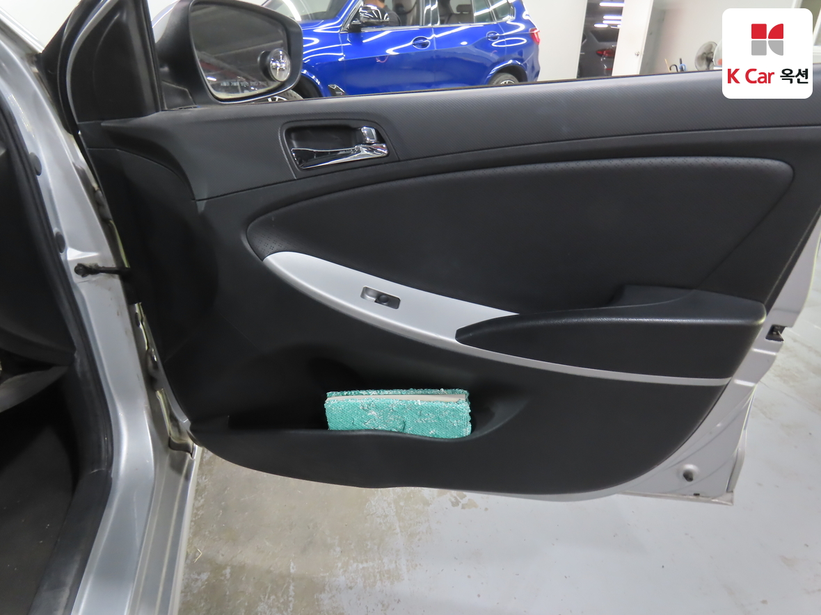 هيونداي أكسنت 2012 - صورة 27