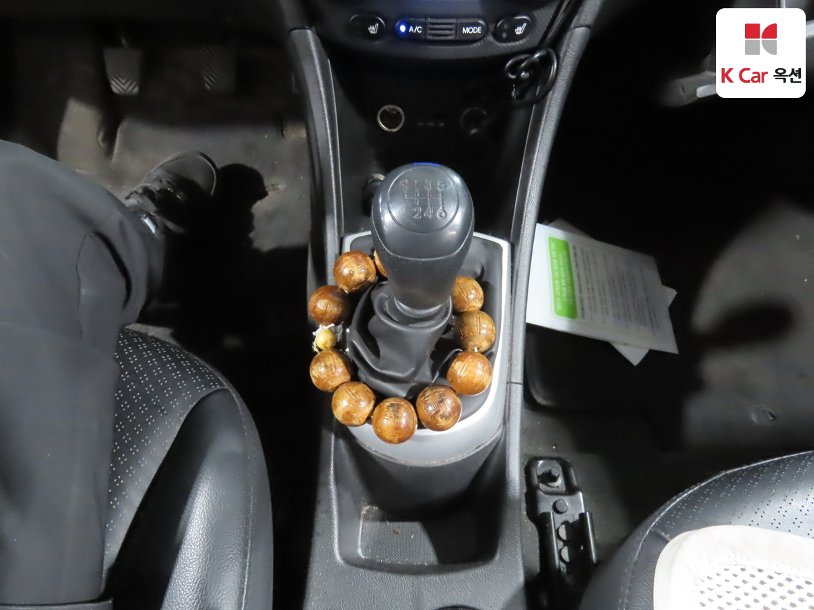 هيونداي أكسنت 2012 - صورة 16