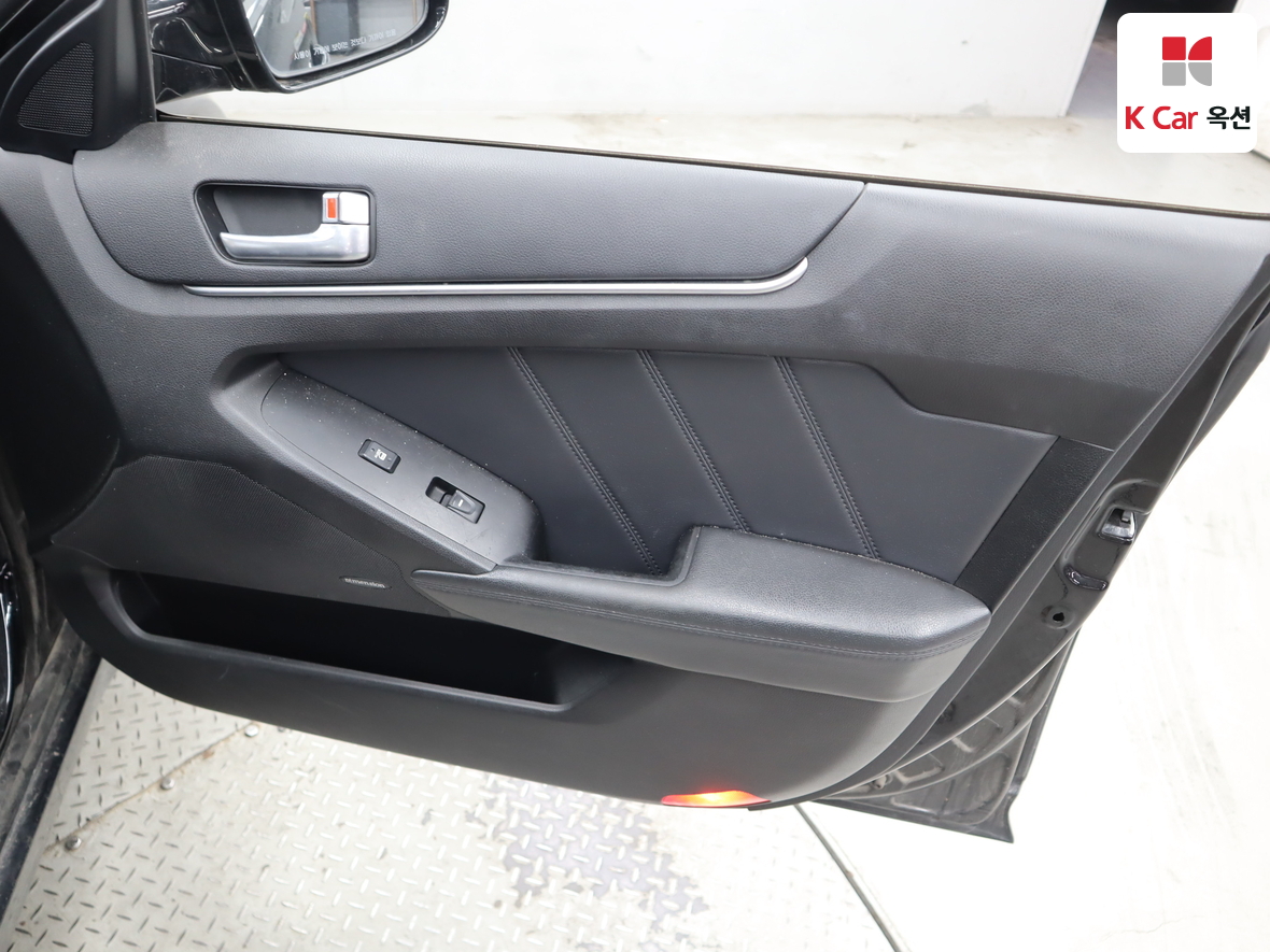 Kia K7 2012 - Image 29