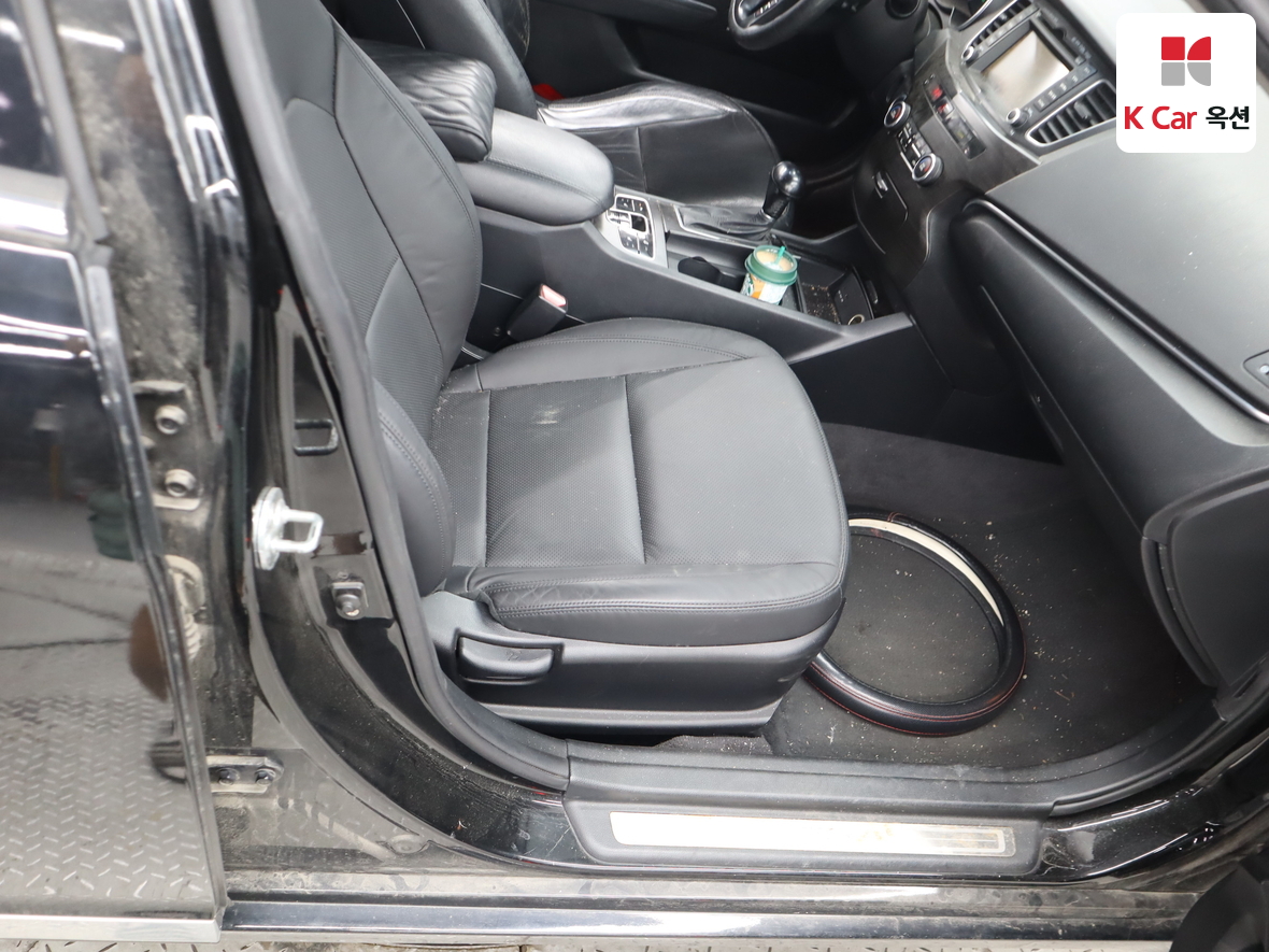 Kia K7 2012 - Image 30
