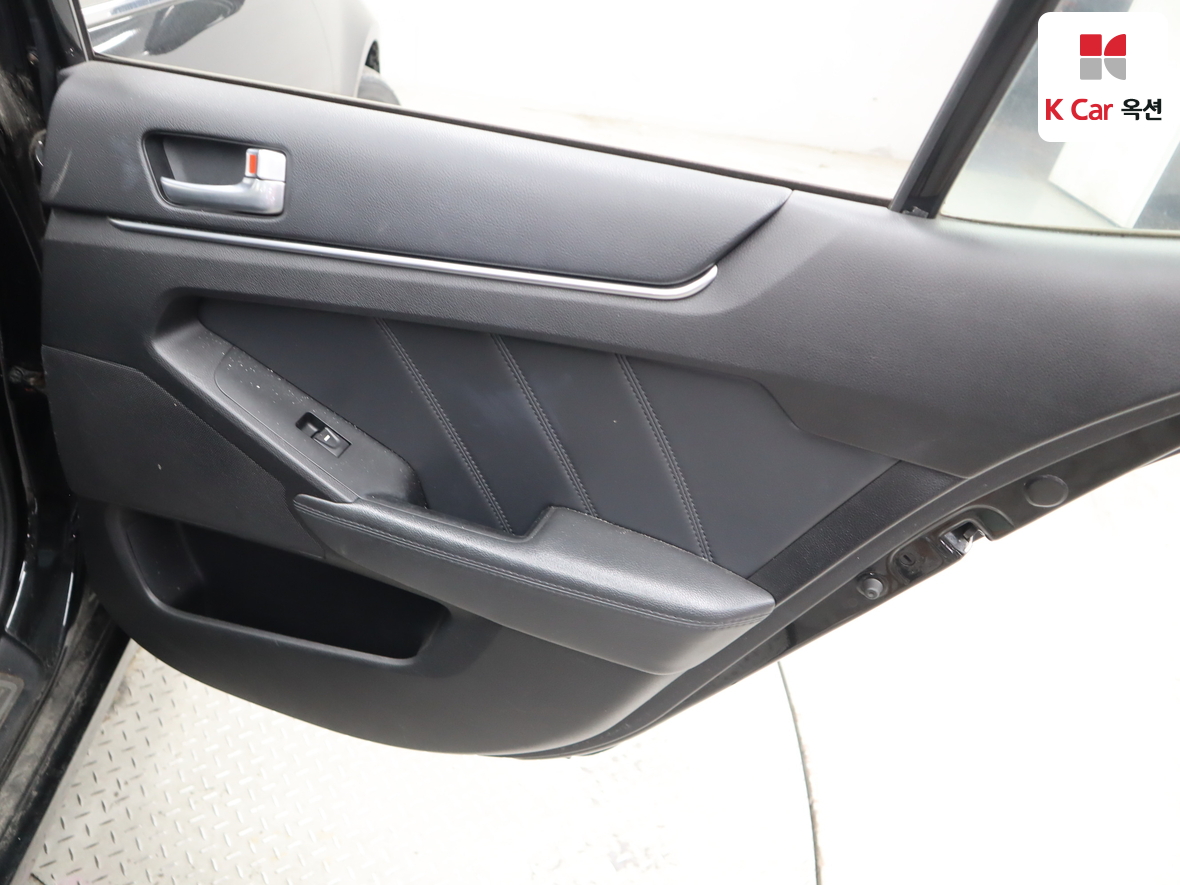 Kia K7 2012 - Image 27