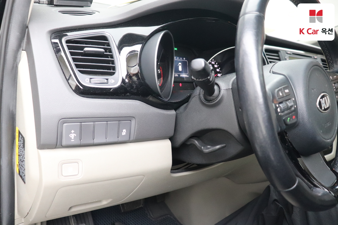 Kia New Carnival 2015 - Image 9
