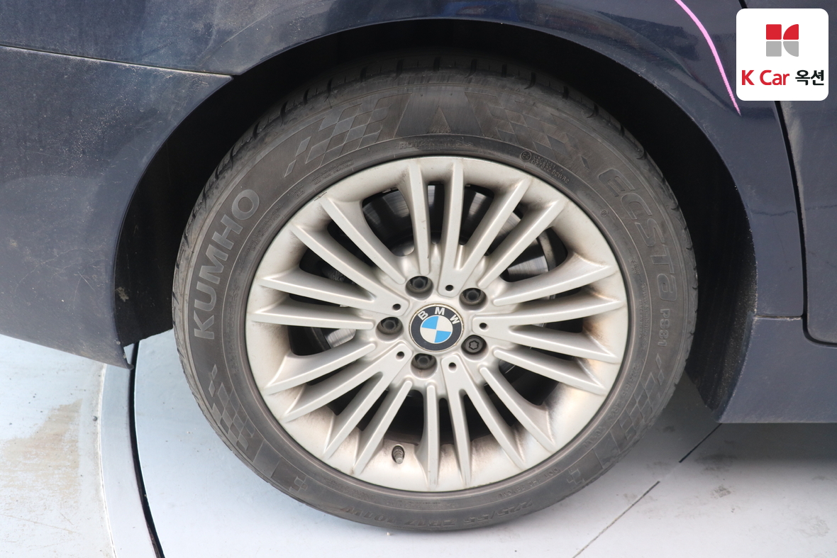 BMW 5 Series 2015 - Image 49