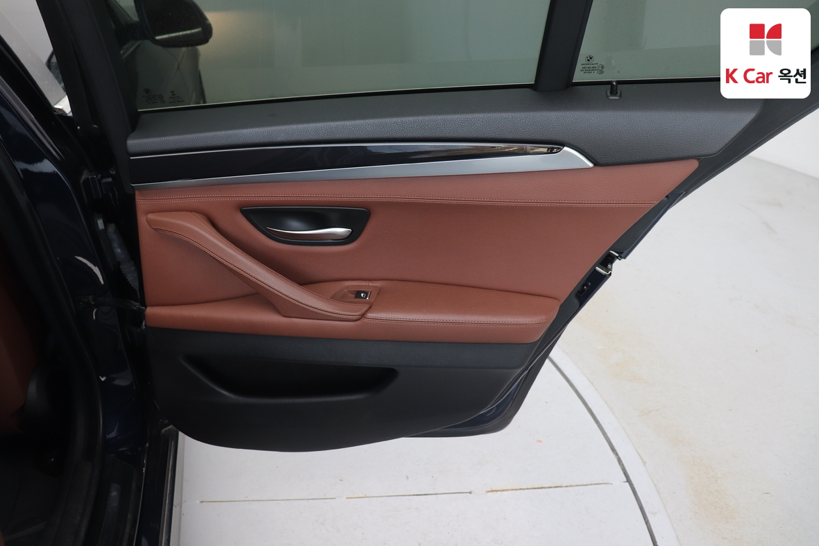 BMW 5 Series 2015 - Image 31