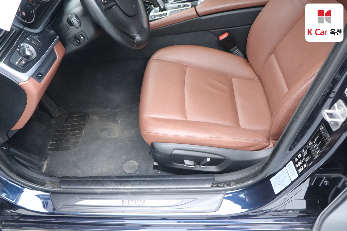 BMW 5 Series 2015 - Image 21