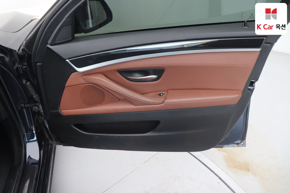 BMW 5 Series 2015 - Image 33