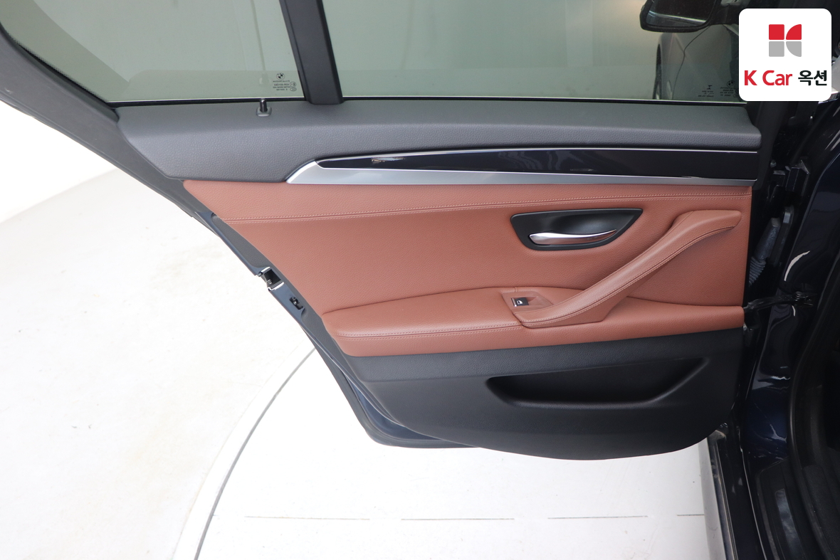 BMW 5 Series 2015 - Image 25