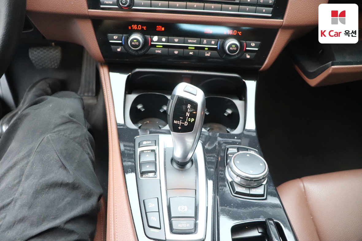 BMW 5 Series 2015 - Image 16