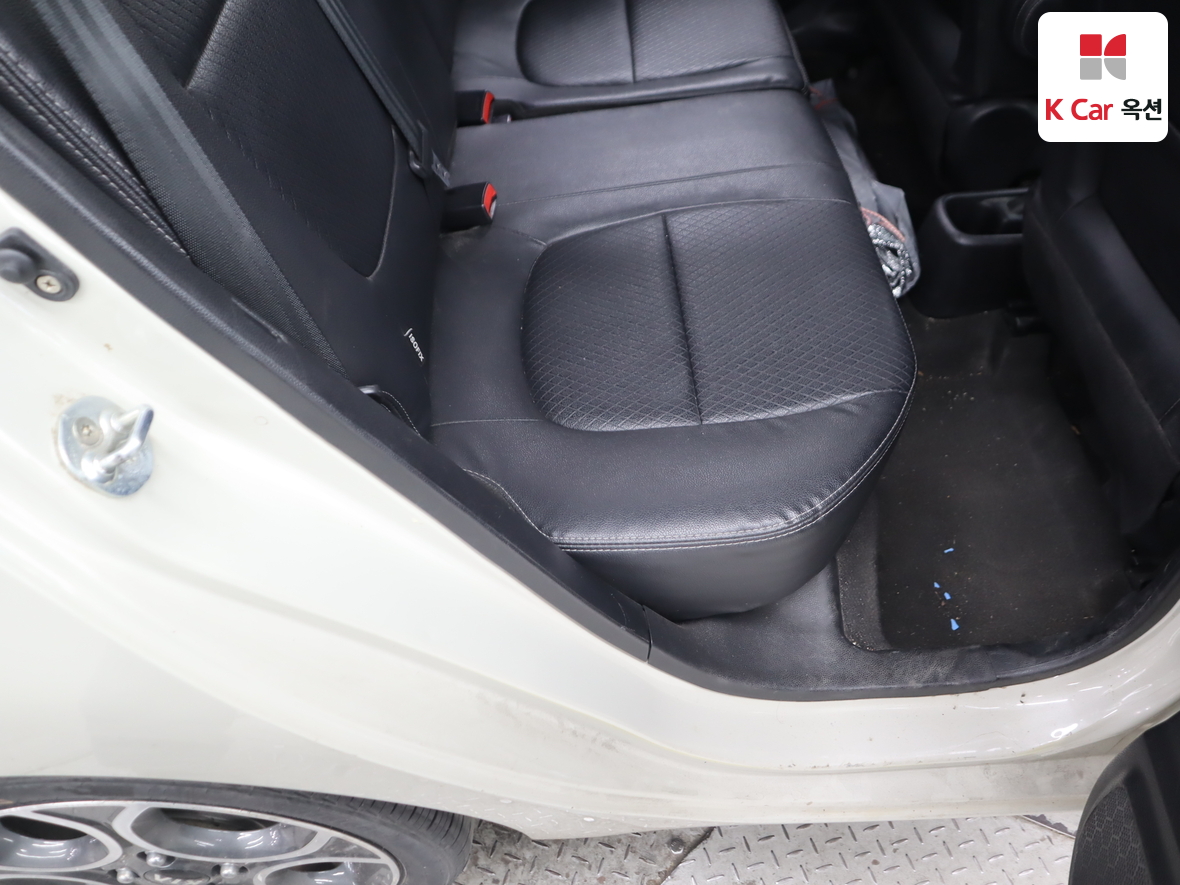 Kia Morning 2015 - Image 31